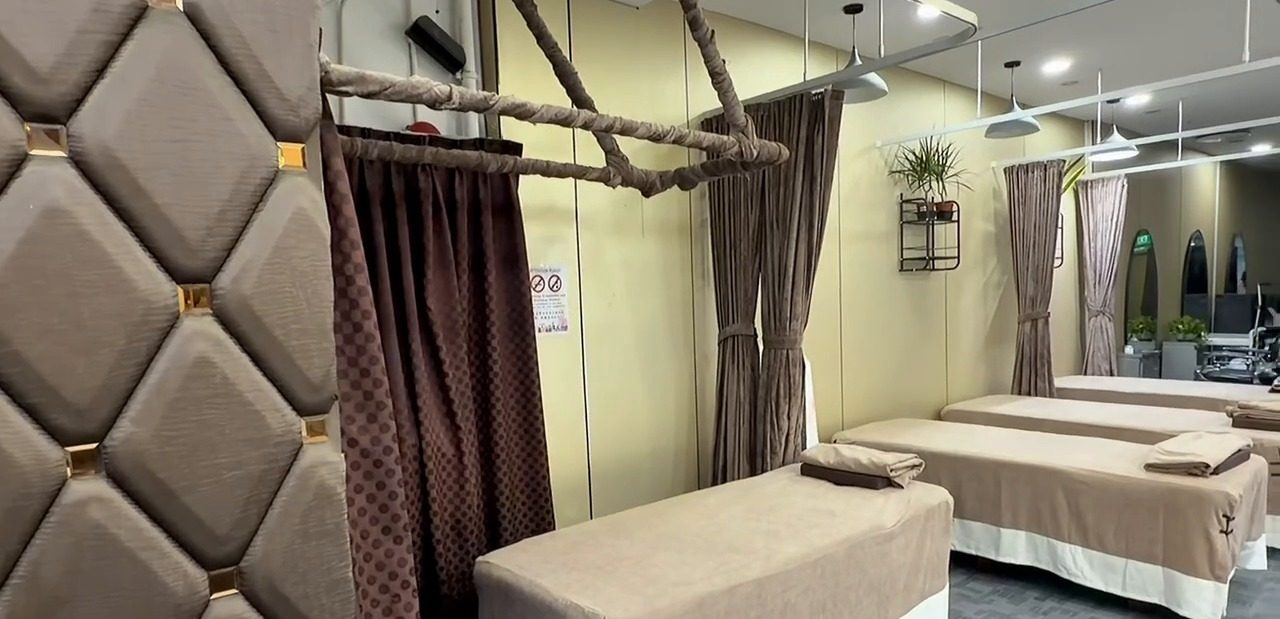 Massage beds with curtains for privacy